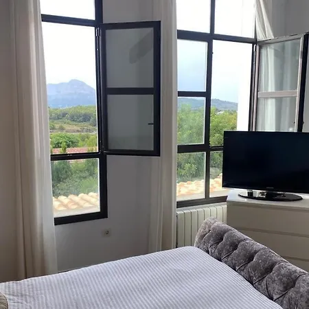Very With Large Garden And Private Pool