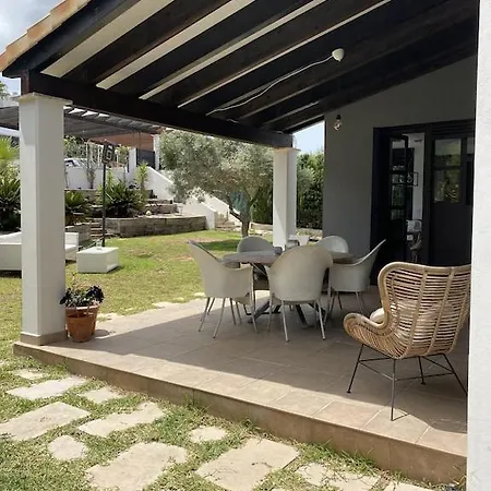 Very With Large Garden And Private Pool 호텔