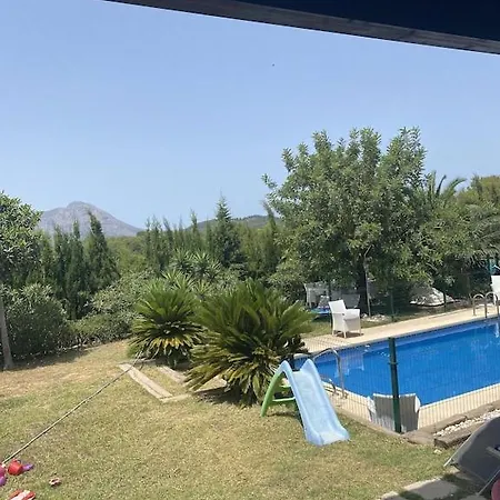 Very With Large Garden And Private Pool 베니타첼
